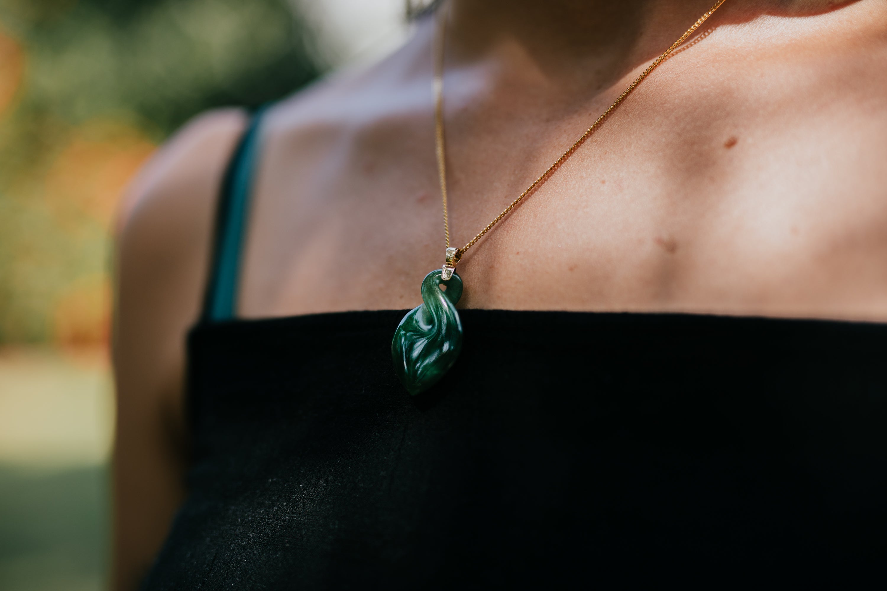 Gold Bale Single Twist Pounamu Necklace